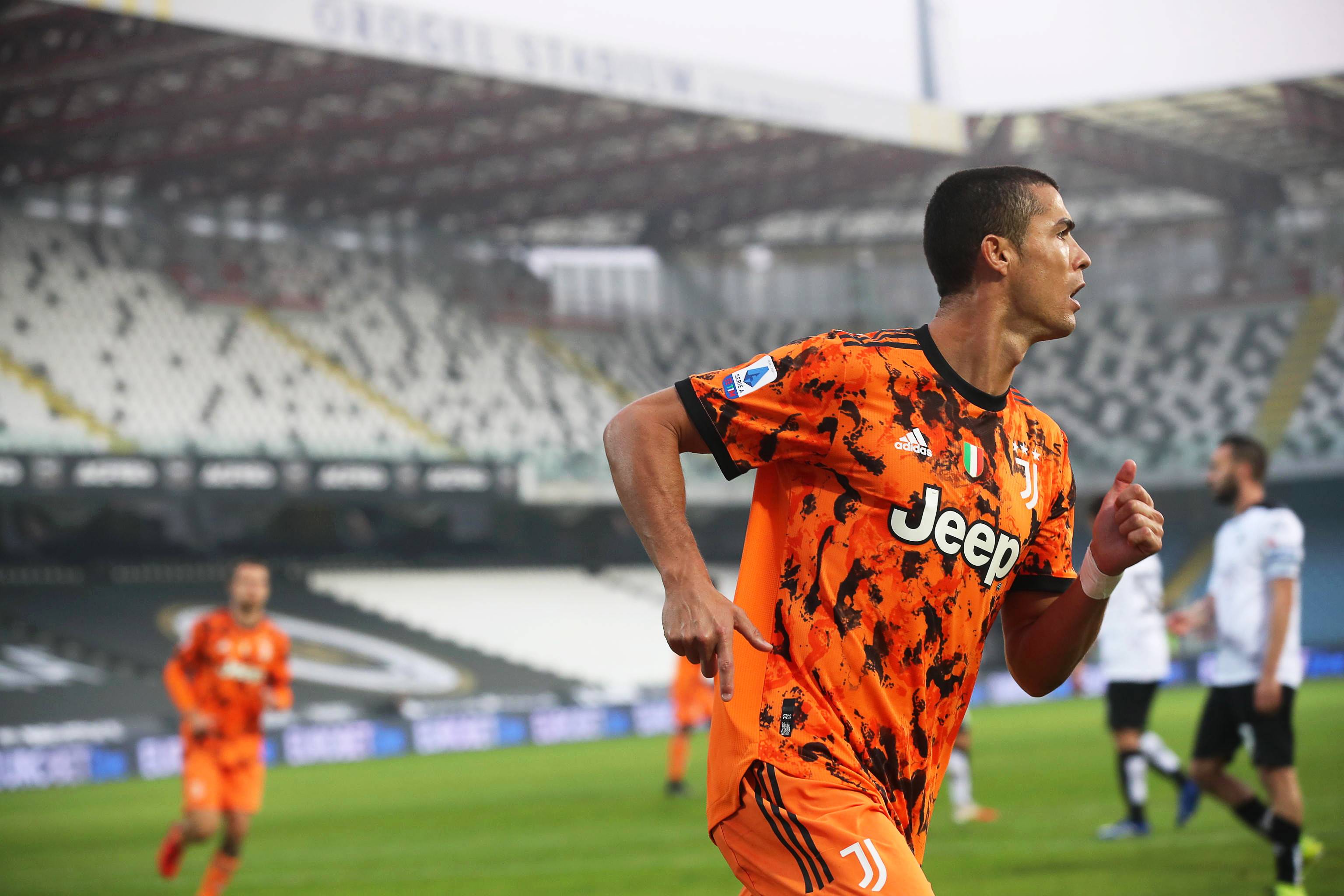 包含广州队今晨再遭质疑TheShy与70激战尤文图斯分钟，新疆广汇篮板制胜备战意甲直接炸裂的词条